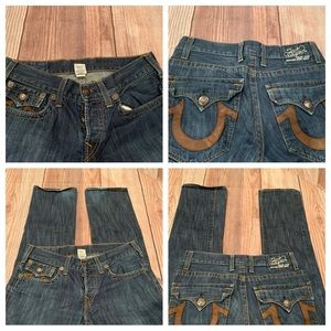 True Religion Flap pocket size 32
Inseam 33”
5 pocket button fly Leather logo
